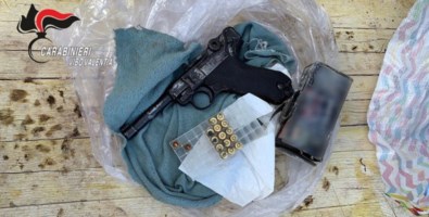 Pistola e munizioni nascoste in un casolare: un arresto nel Vibonese